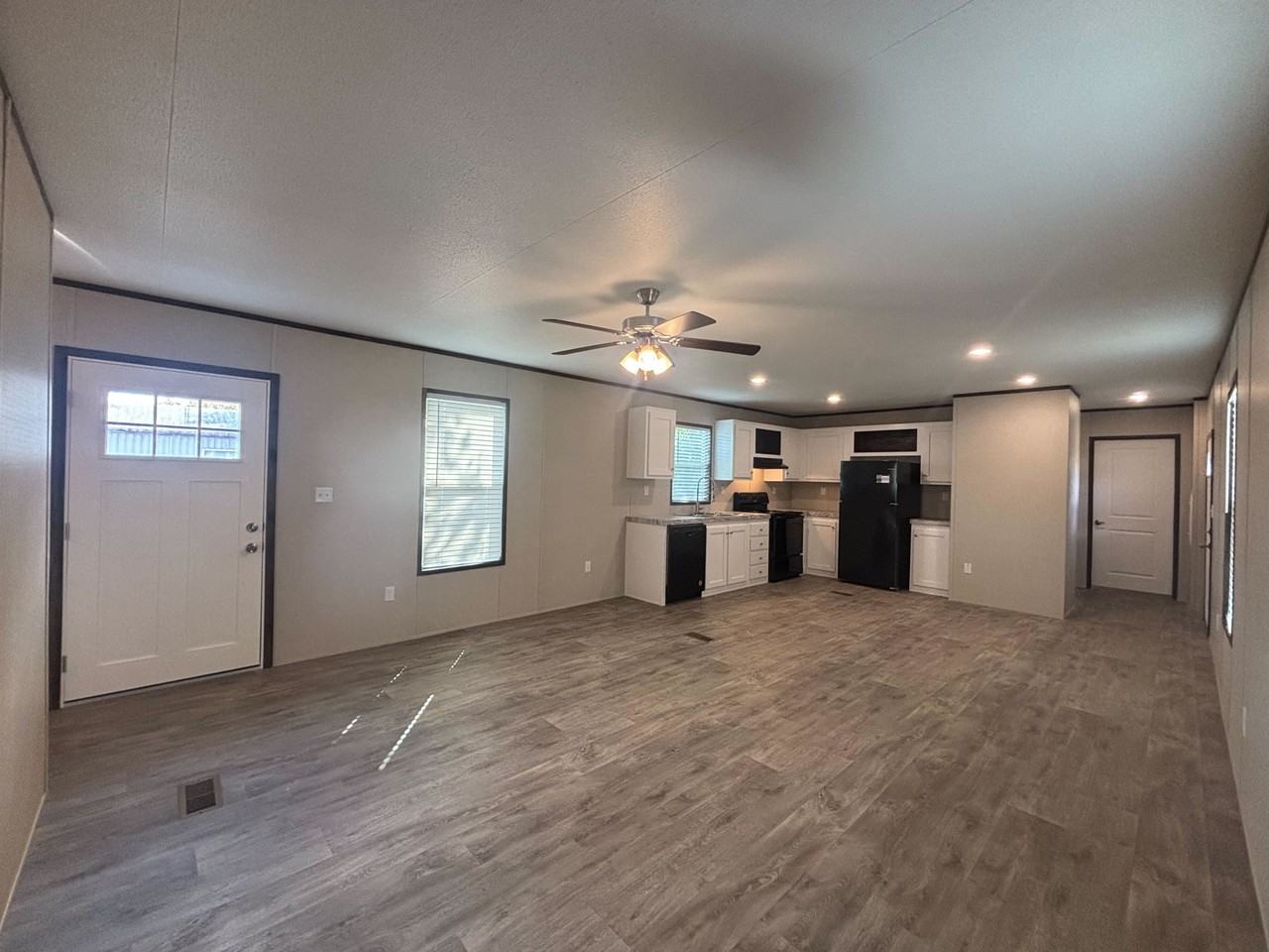 203 Linda - Photo 3 of 24