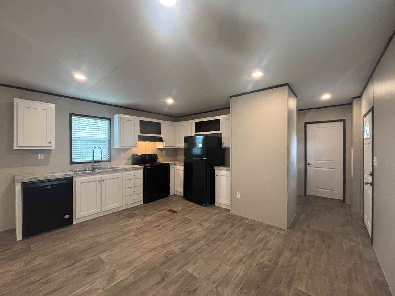 203 Linda - Photo 5 of 24