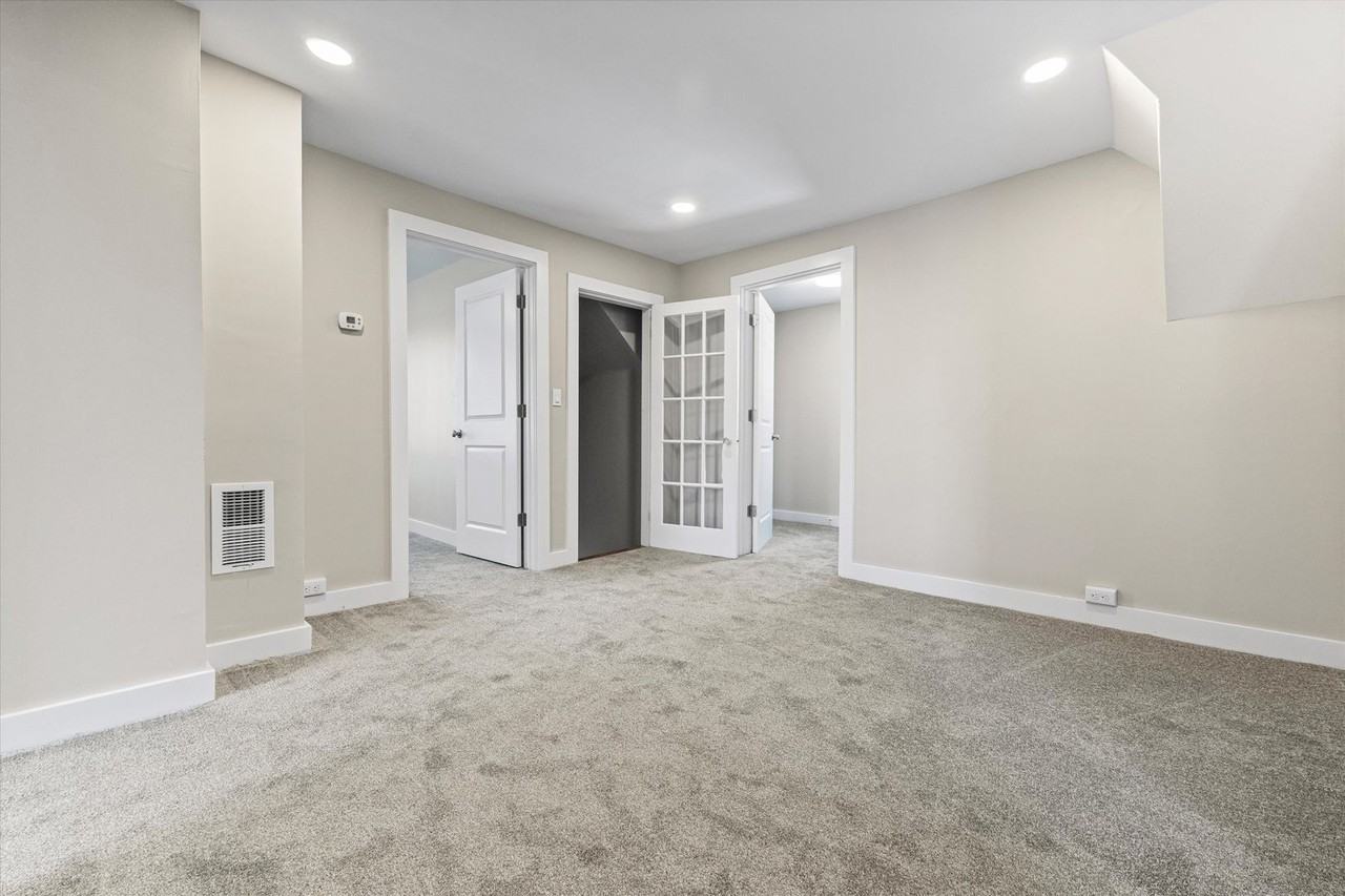 378 South Mammoth Road #2 - Photo 5 of 17