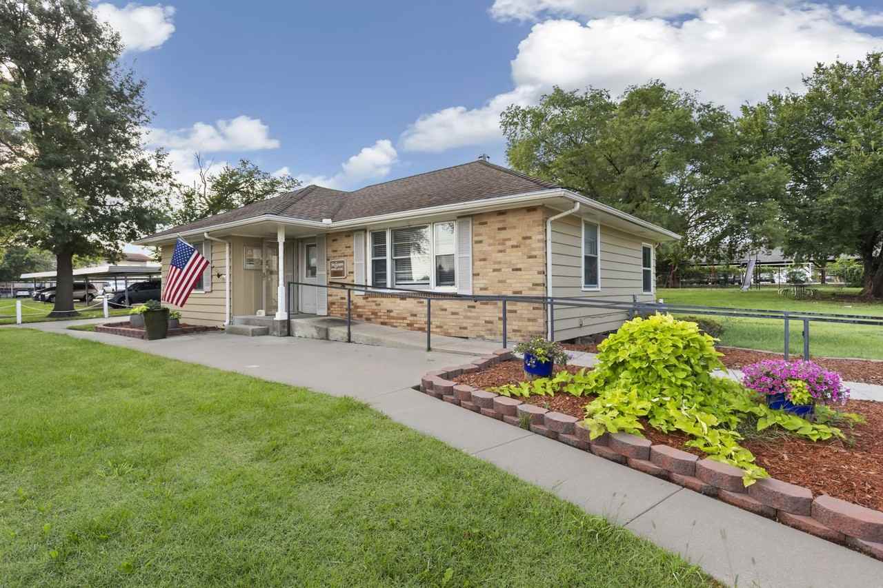 Four Seasons - Photo 5 of 21