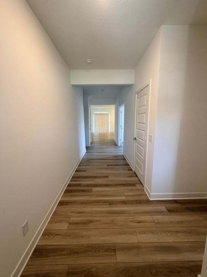 1041 Sunderland Drive - Photo 3 of 41