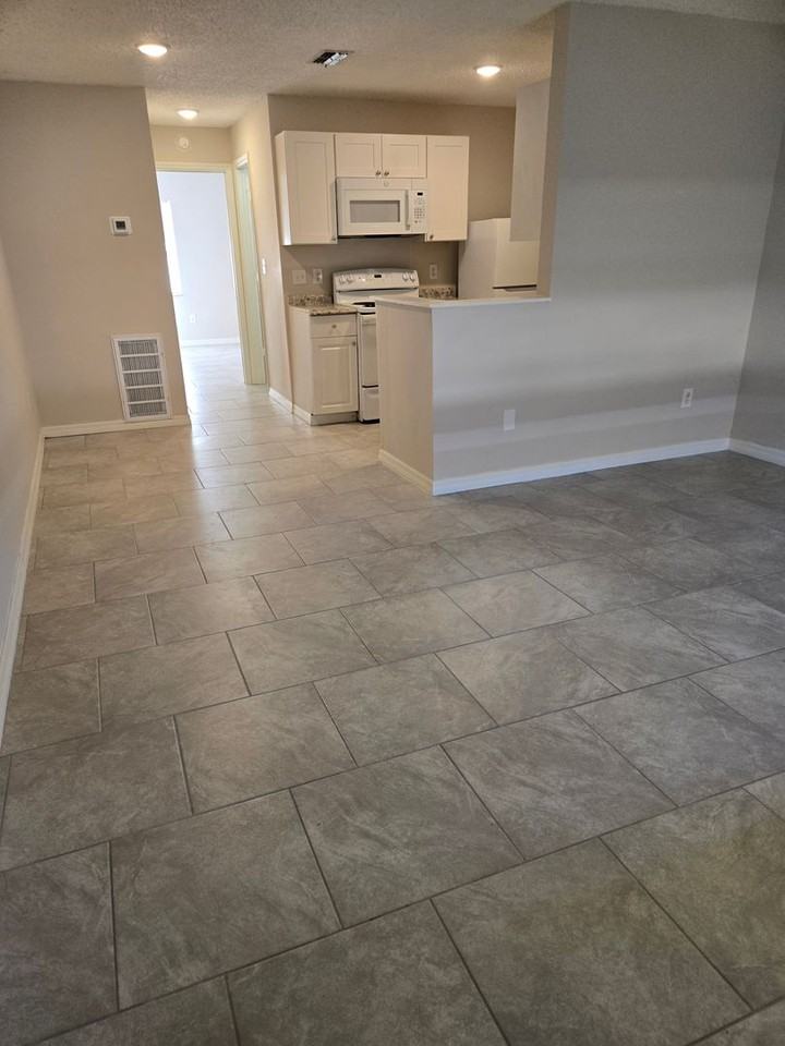 1304 Melody Ln - Photo 4 of 13