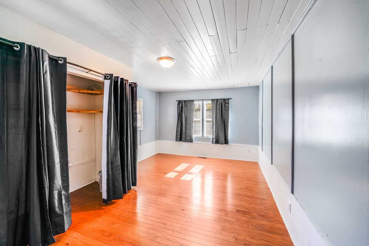 5311 Princess St - Photo 3 of 30