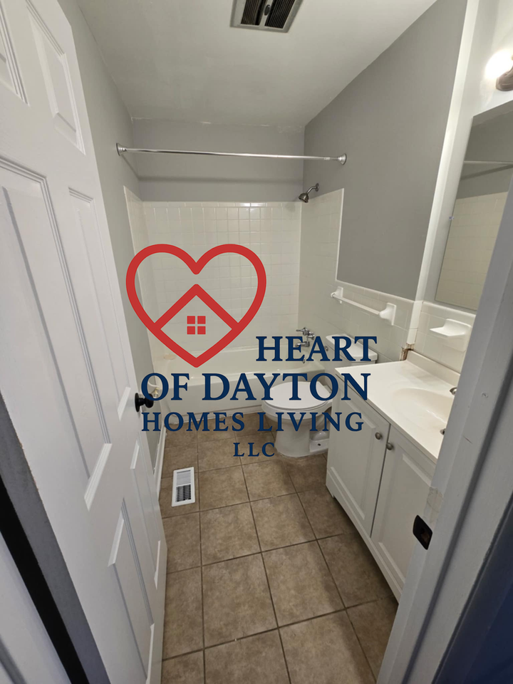 107 Gloria Avenue - Photo 4 of 11