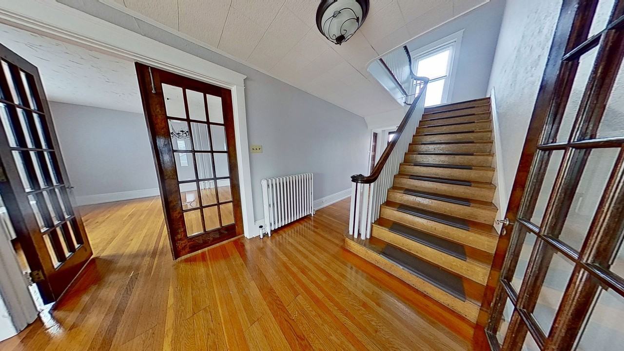 2513 W Market St - Photo 2 of 12