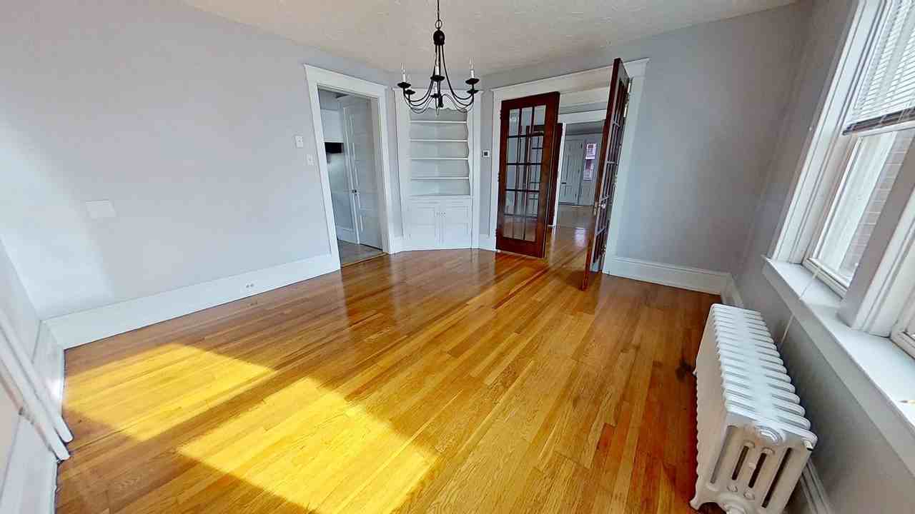 2513 W Market St - Photo 4 of 12