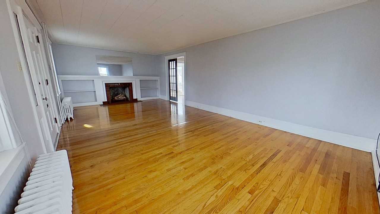 2513 W Market St - Photo 5 of 12