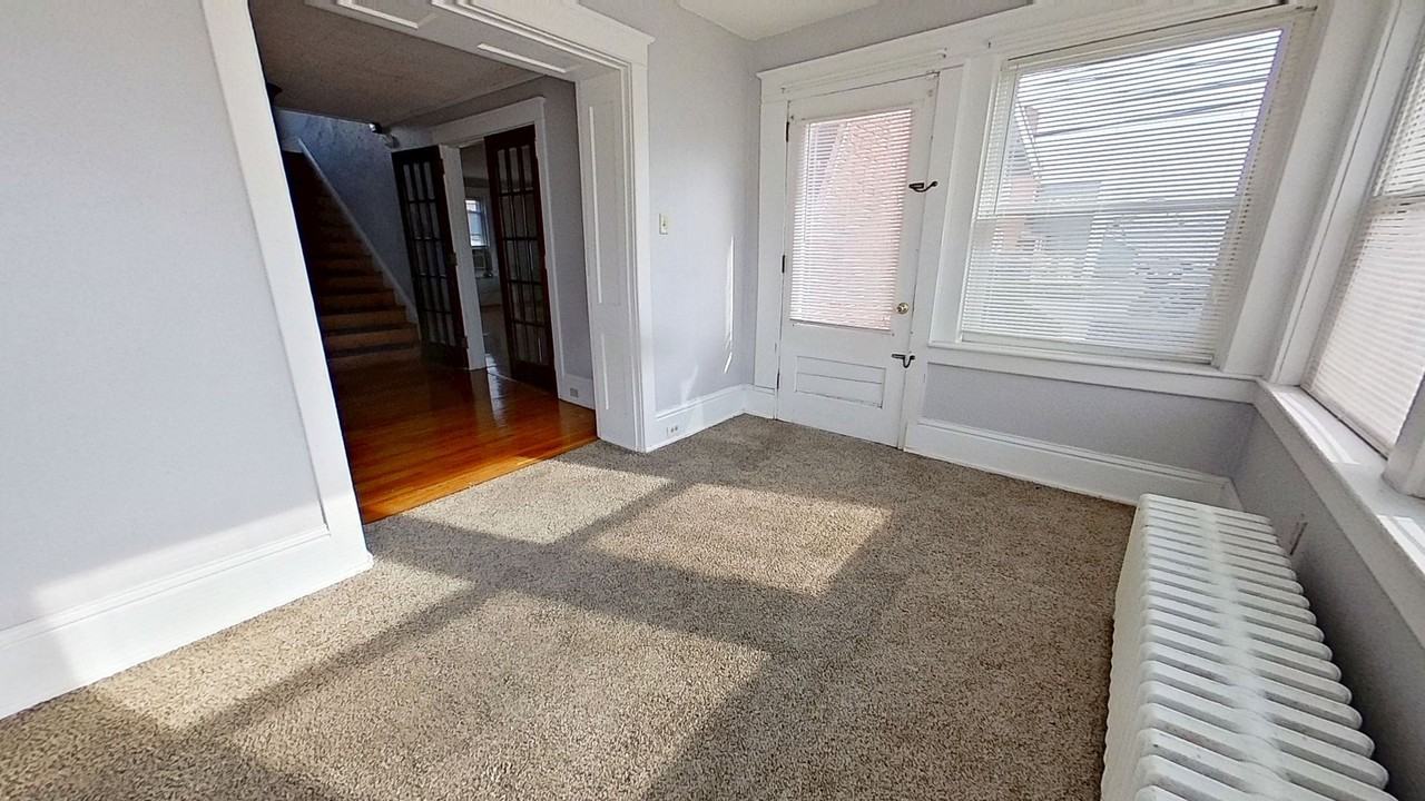 2513 W Market St - Photo 6 of 12