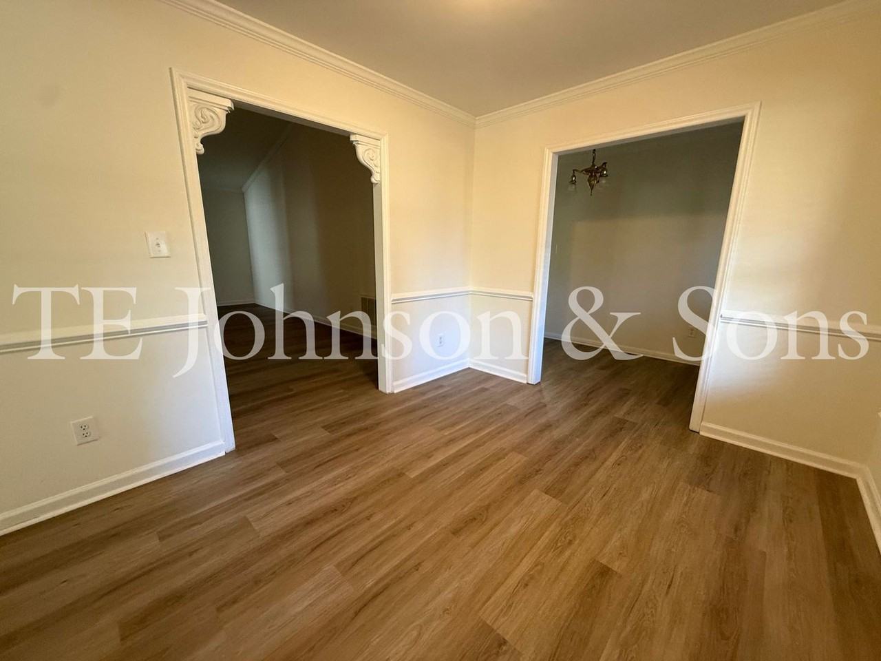 2352 Silas Creek Parkway - Photo 5 of 47