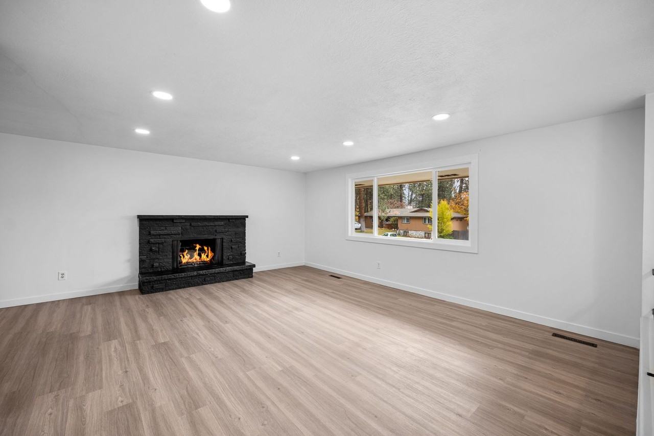 12805 E 25th Ave - Photo 2 of 40