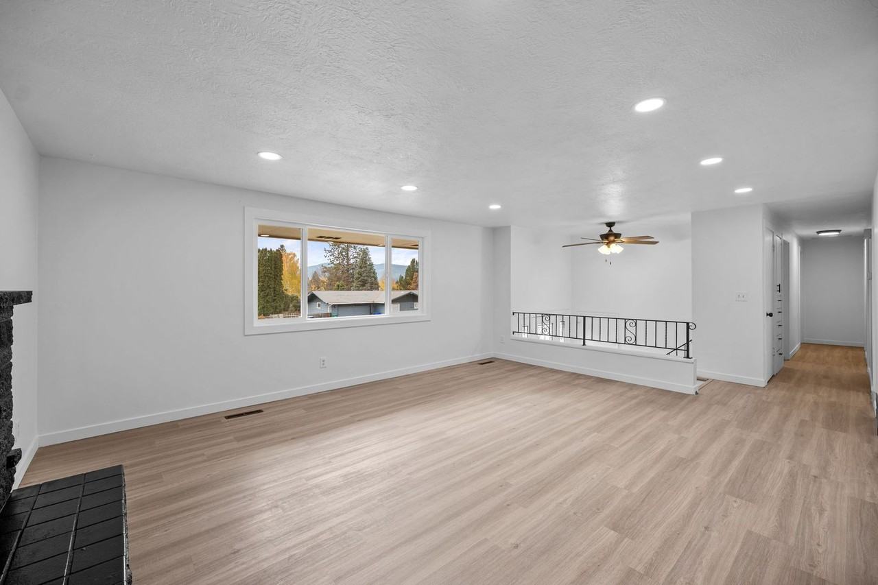 12805 E 25th Ave - Photo 3 of 40