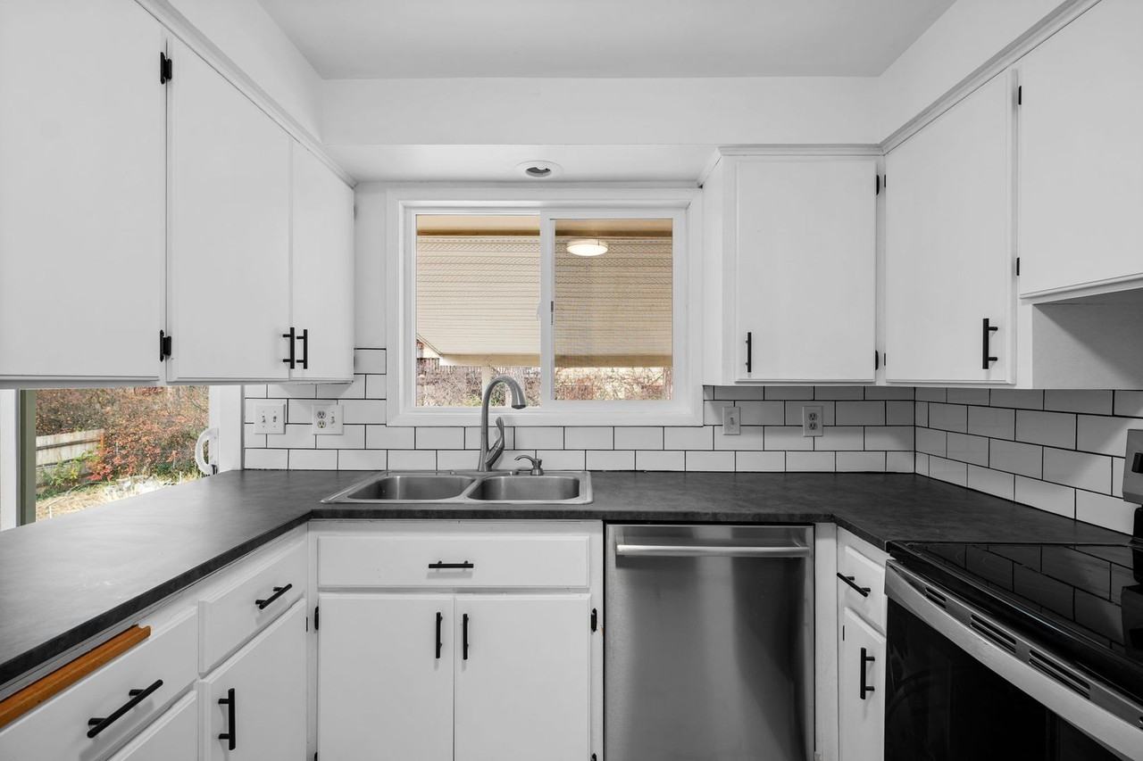 12805 E 25th Ave - Photo 7 of 40