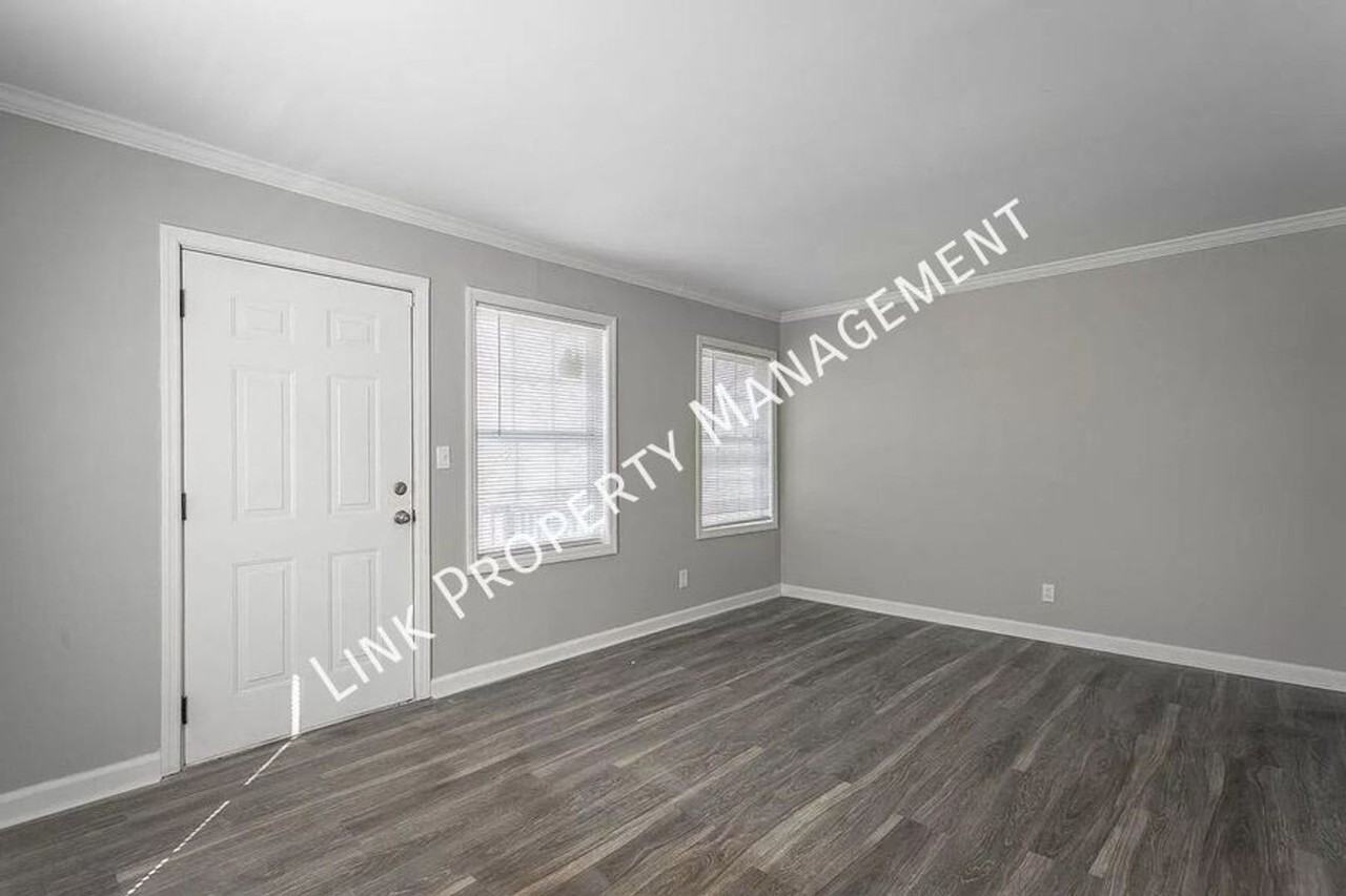 2310 North Chamberlain Avenue - Photo 3 of 46