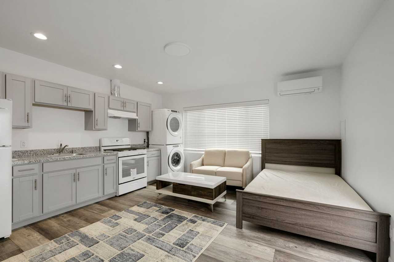 550 Hathway Avenue - Photo 2 of 8