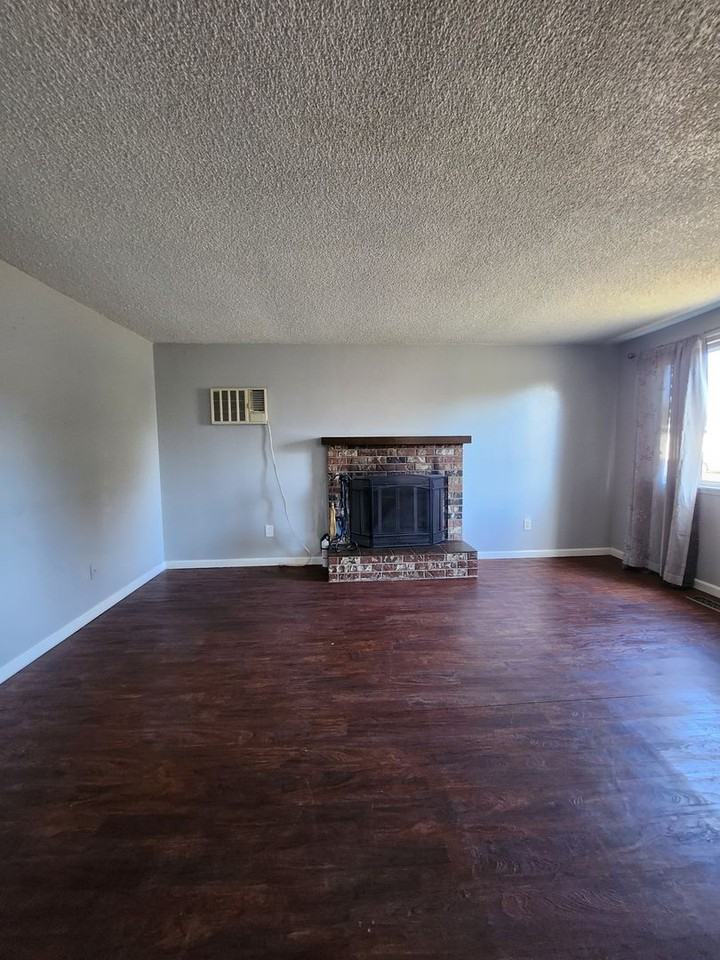 1972 Wright Pl Se - Photo 7 of 17