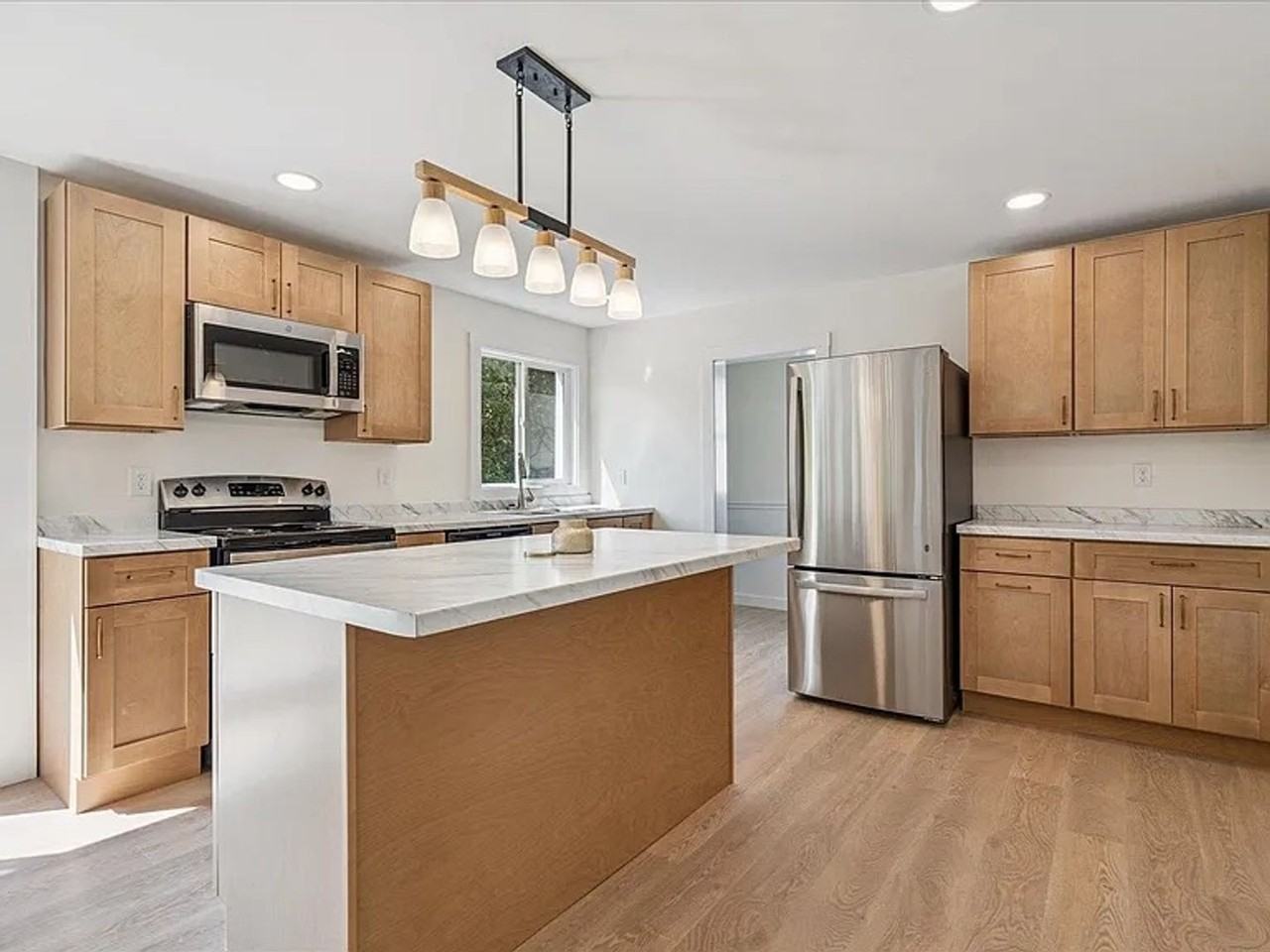 1735 Wood St - Photo 6 of 11