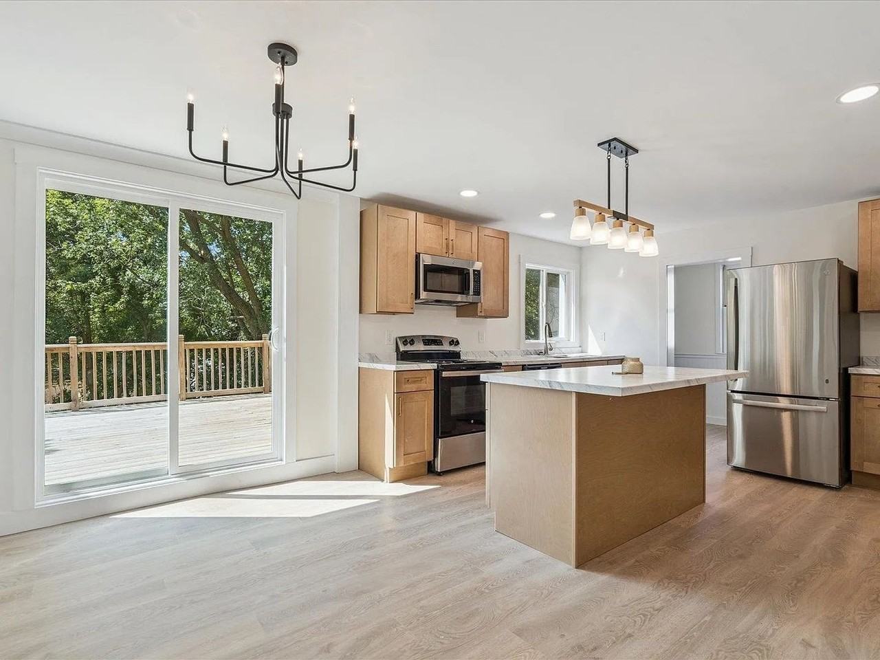 1735 Wood St - Photo 7 of 11