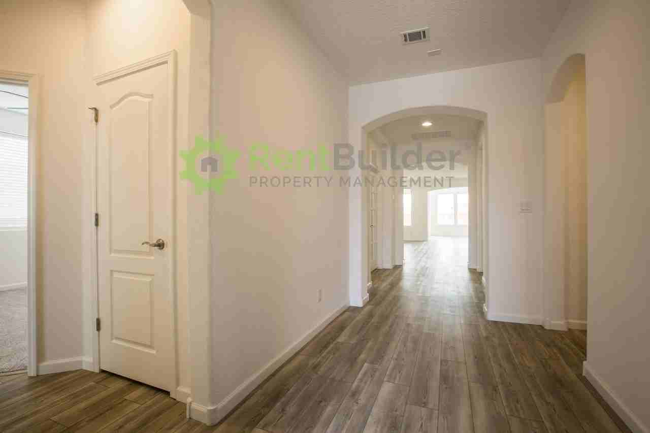 3114 Tess Ct Ne - Photo 3 of 28