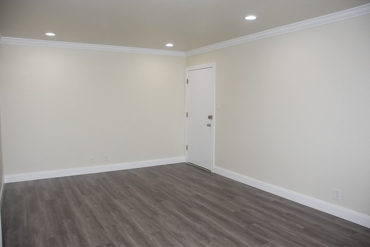 570 19th St - Photo 3 of 50