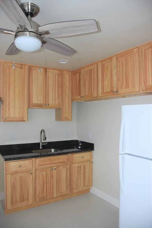 570 19th St - Photo 4 of 50