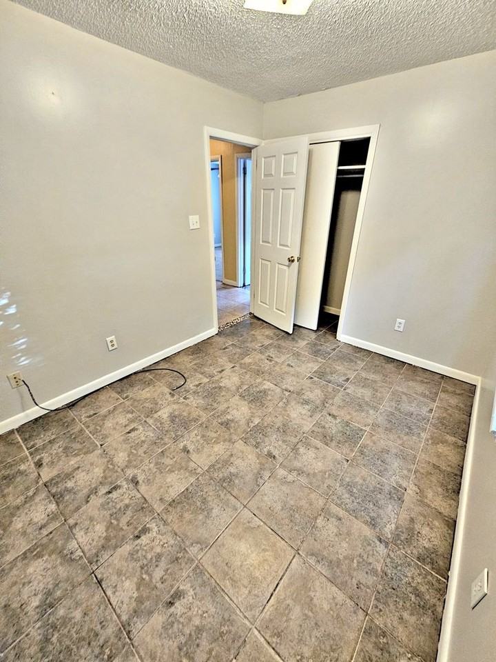 710 8th St Sw - Photo 6 of 8