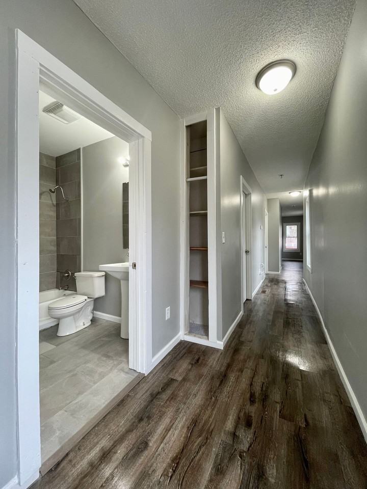 587 Charles Ave - Photo 3 of 13