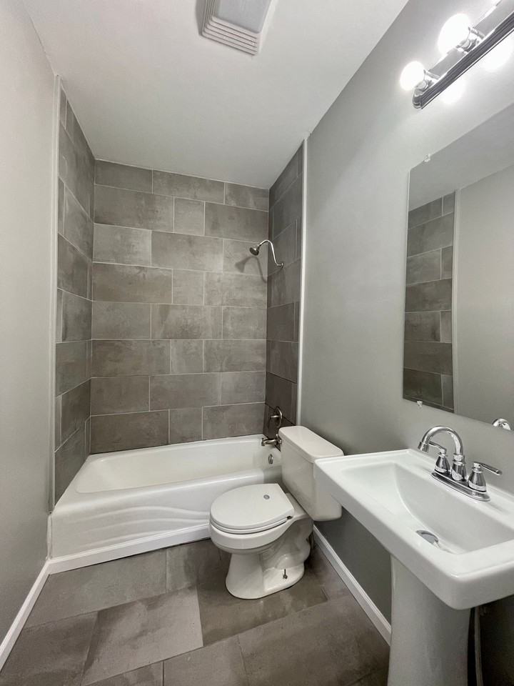587 Charles Ave - Photo 5 of 13