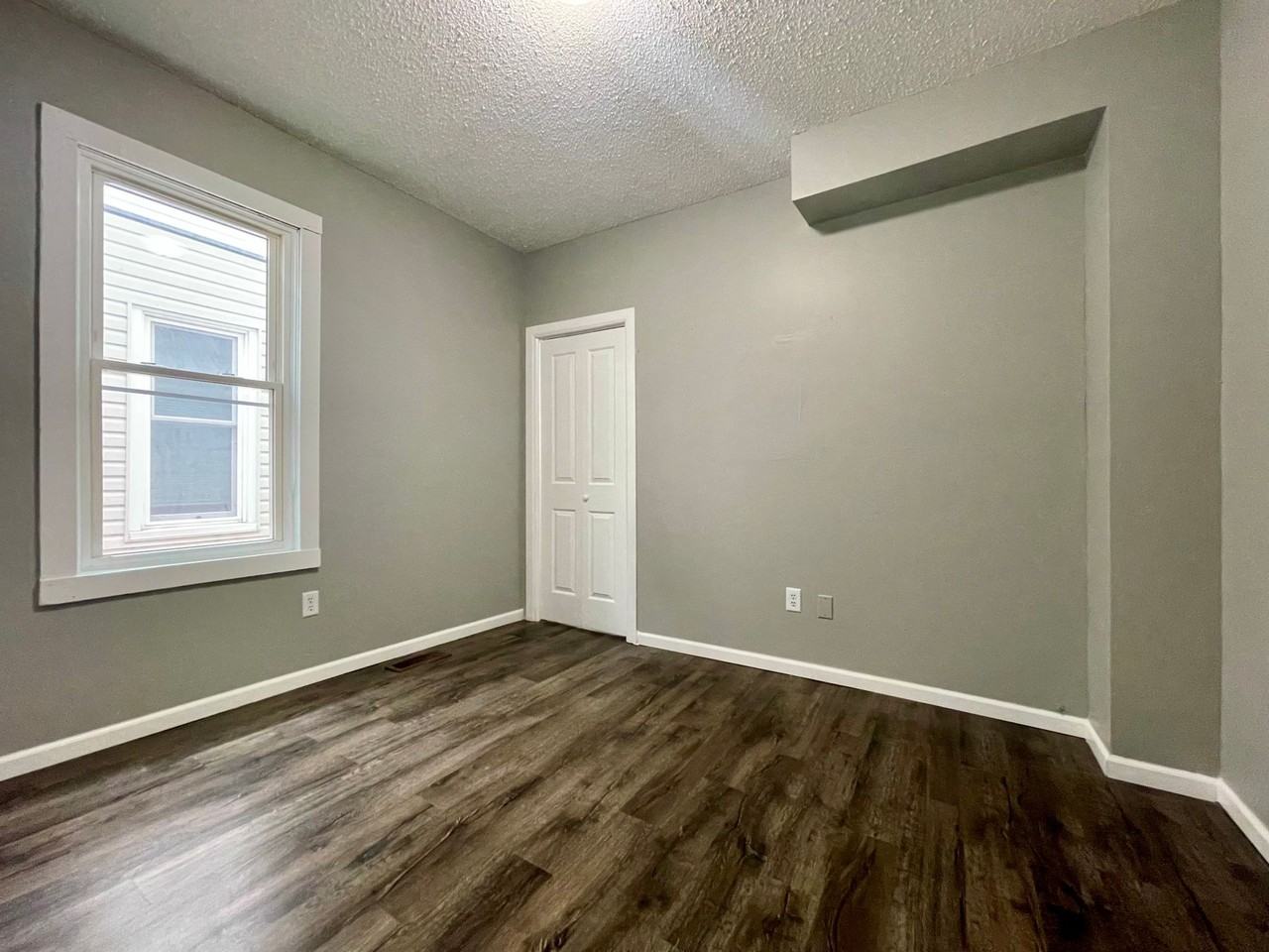 587 Charles Ave - Photo 7 of 13