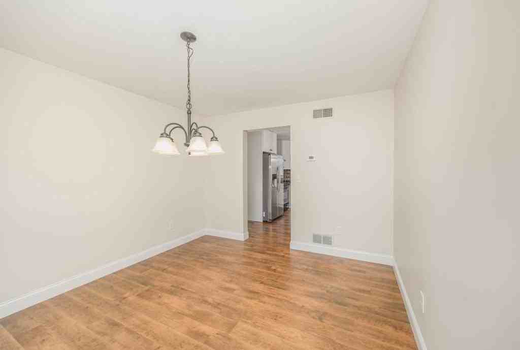 125 Fieldstone Drive - Photo 4 of 27