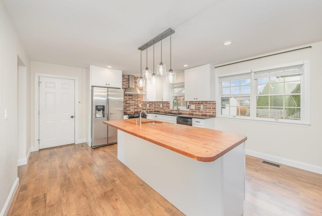 125 Fieldstone Drive - Photo 7 of 27