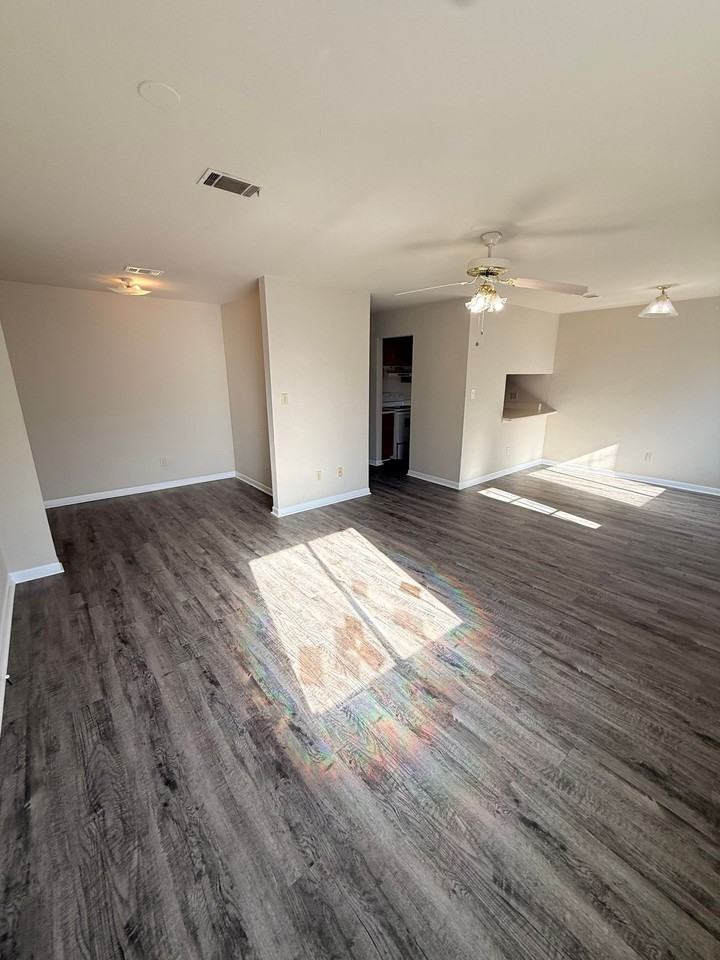 1319 Airport Drive - Photo 3 of 38