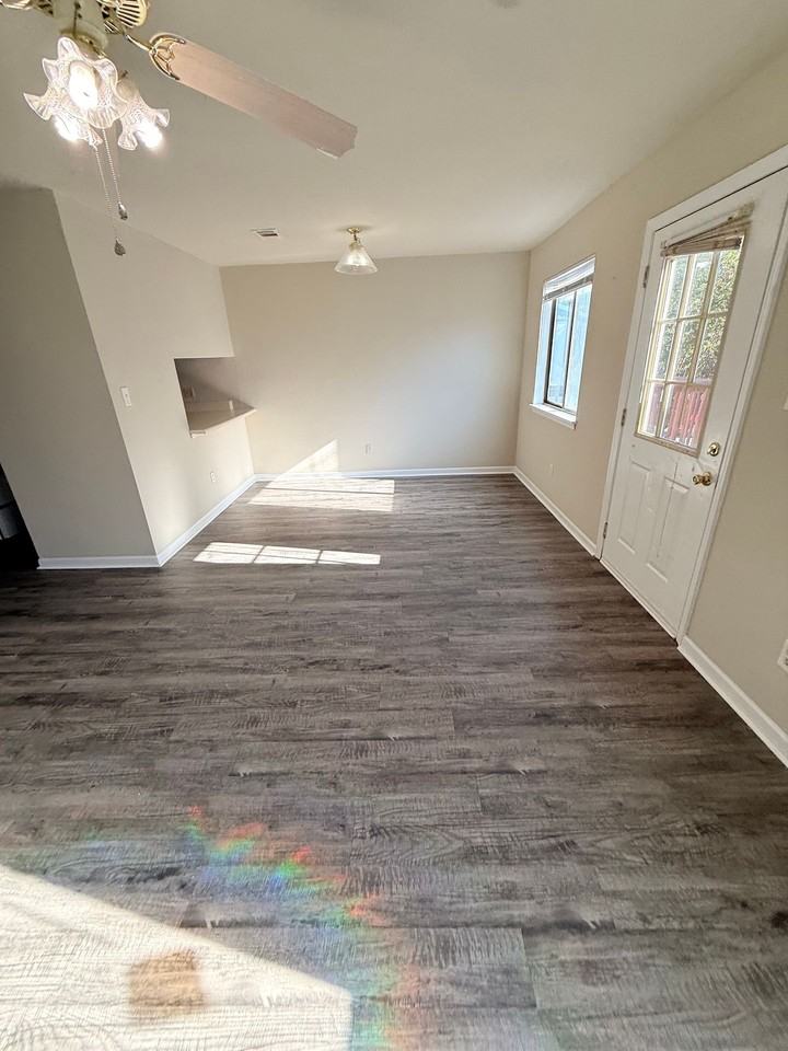 1319 Airport Drive - Photo 5 of 38