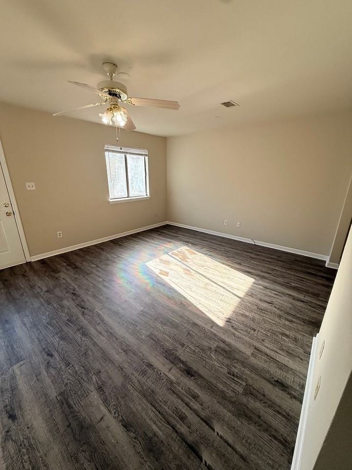 1319 Airport Drive - Photo 6 of 38