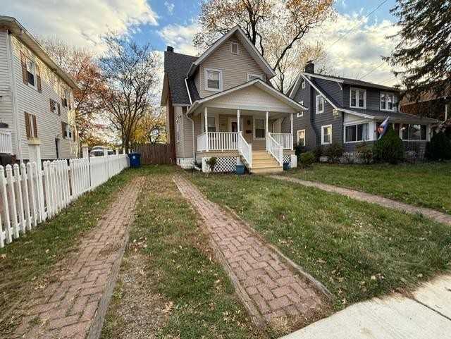 607 Saint Dunstans Rd - Photo 4 of 25