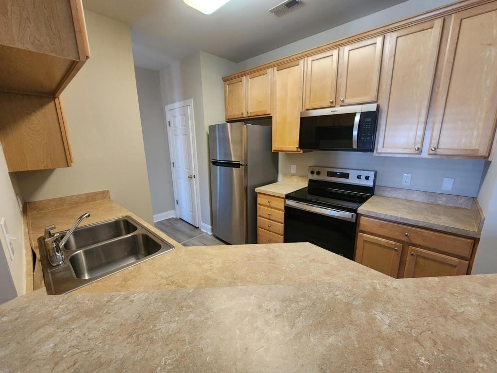 2029 Silvercrest Dr - Photo 5 of 37