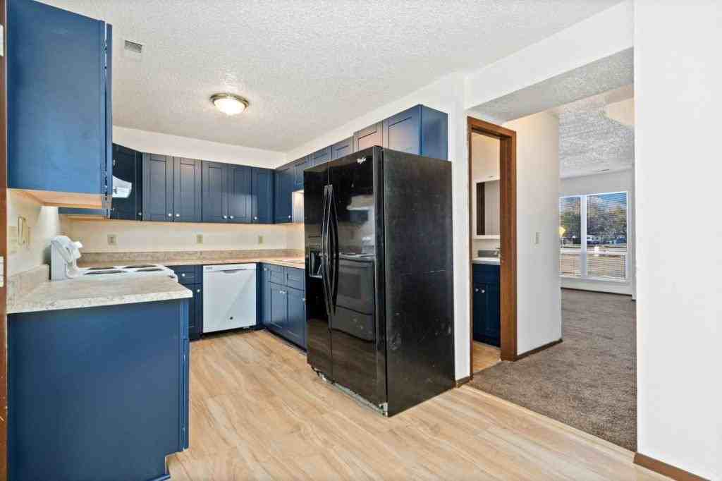 906 Hersinger Pl - Photo 3 of 12