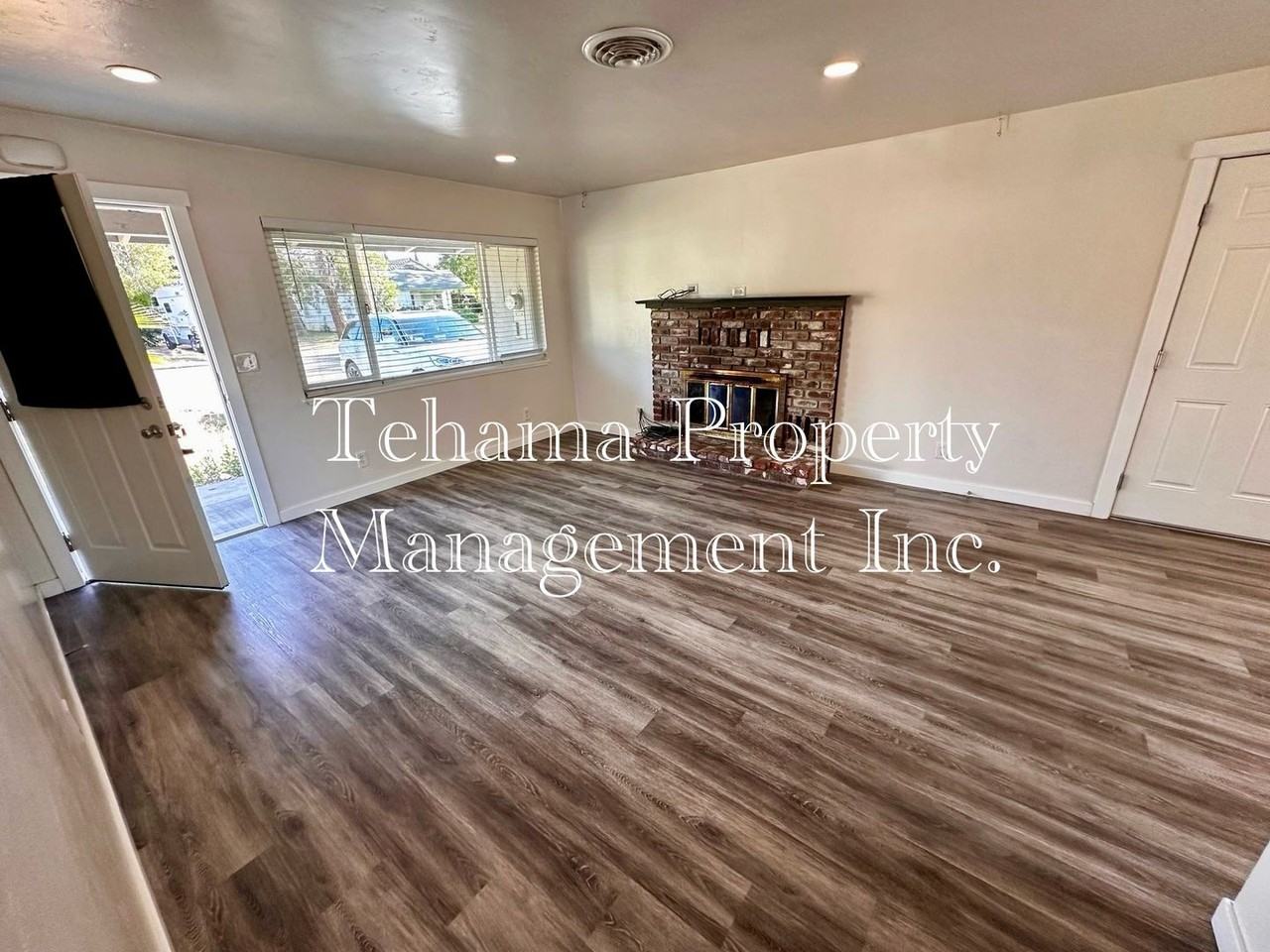 22845 Sanford St - Photo 2 of 16