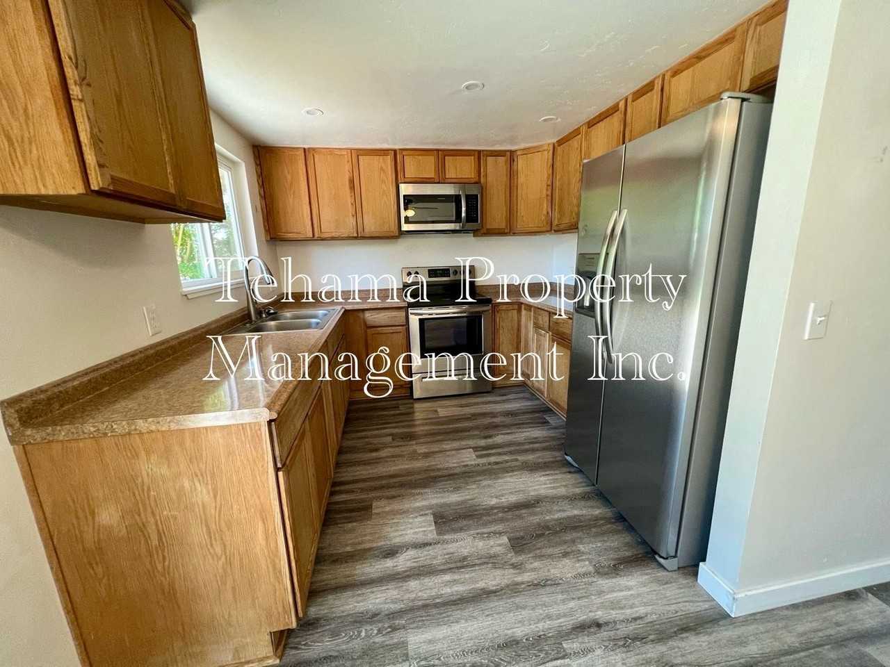 22845 Sanford St - Photo 5 of 16