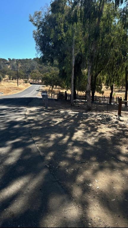 13600 Pino Ct - Photo 4 of 5