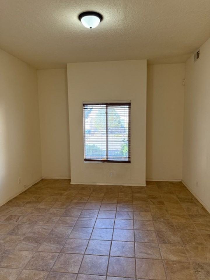 8708 Palomar Ave Ne - Photo 2 of 18