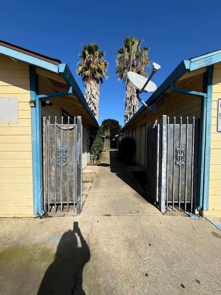 2401 51st Avenue - Photo 2 of 12