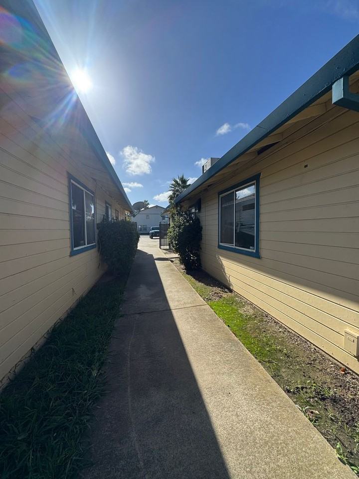 2401 51st Avenue - Photo 3 of 12