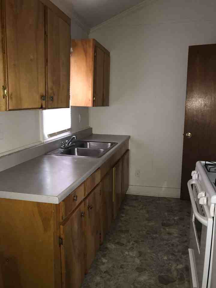 427 14th St #B - Photo 5 of 7