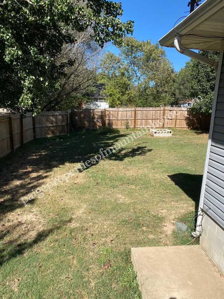 300 S 6th St - Photo 3 of 19