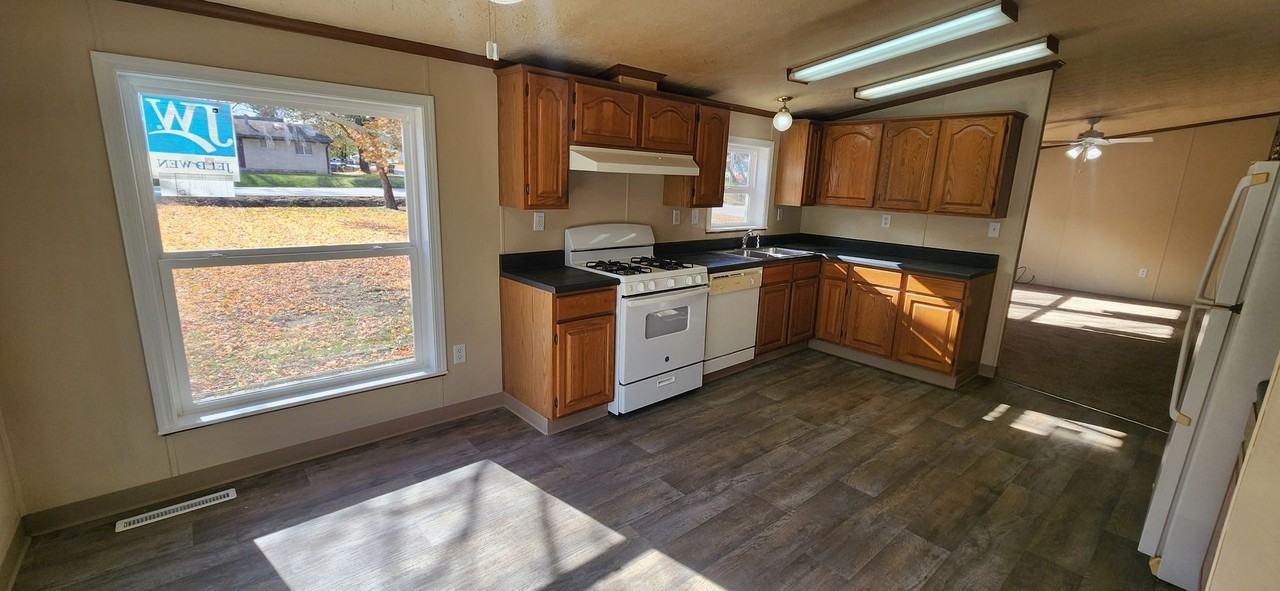 600 E Aurora Ave - Photo 4 of 29