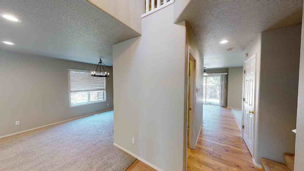 6581 Southwest Essex Court - Photo 5 of 40