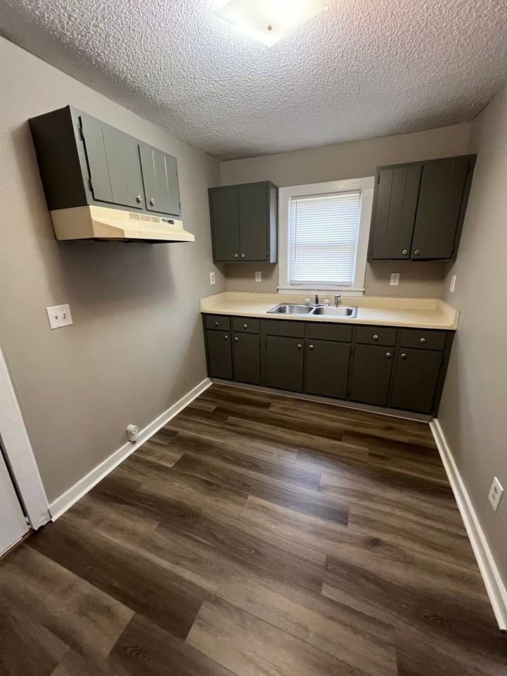 912 Tunnel Blvd - Photo 2 of 5