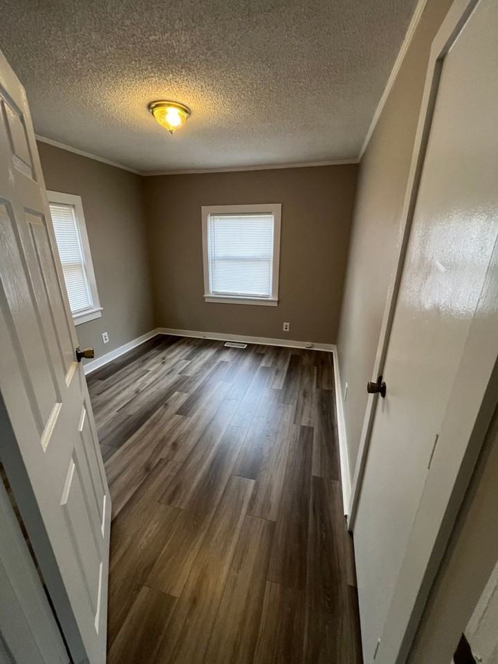 912 Tunnel Blvd - Photo 3 of 5