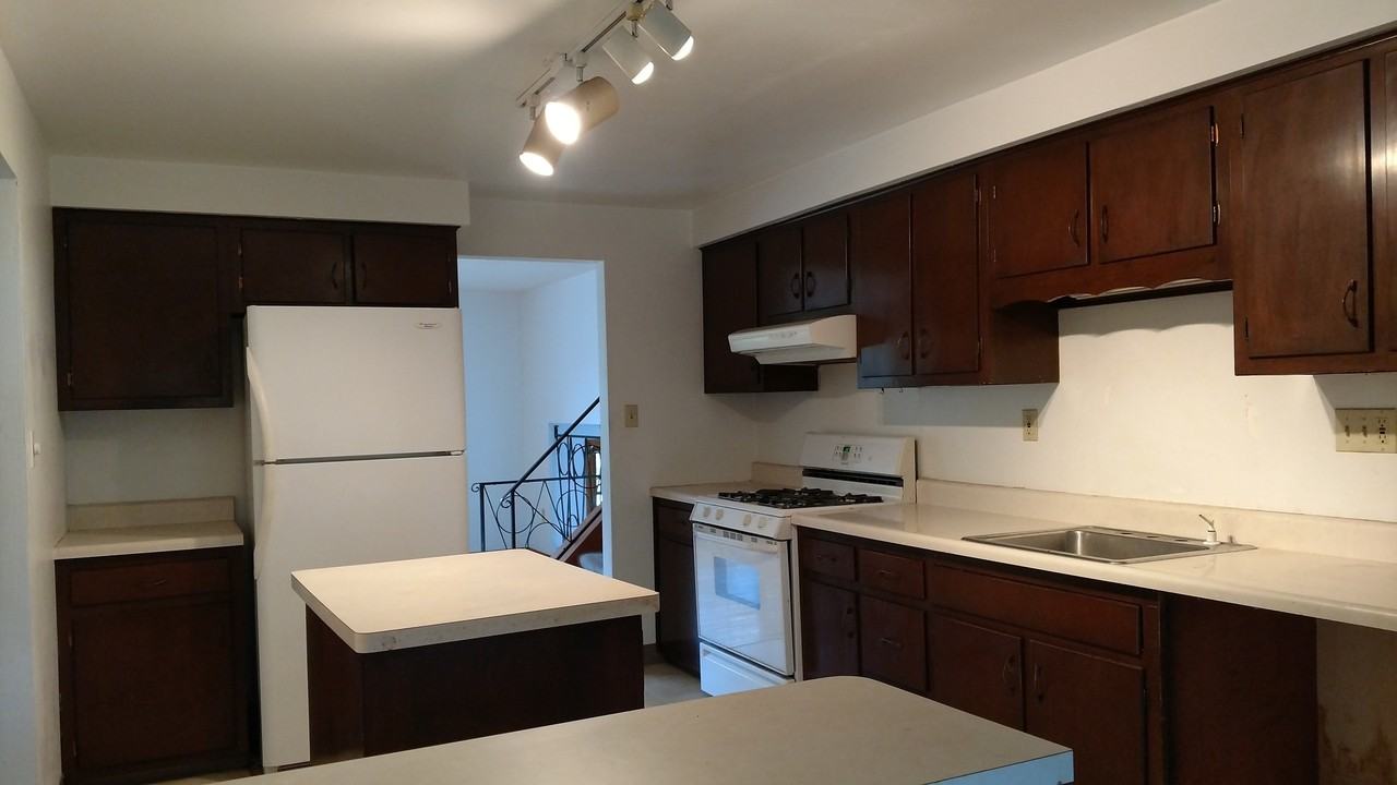 3525 Burnett Dr - Photo 2 of 23