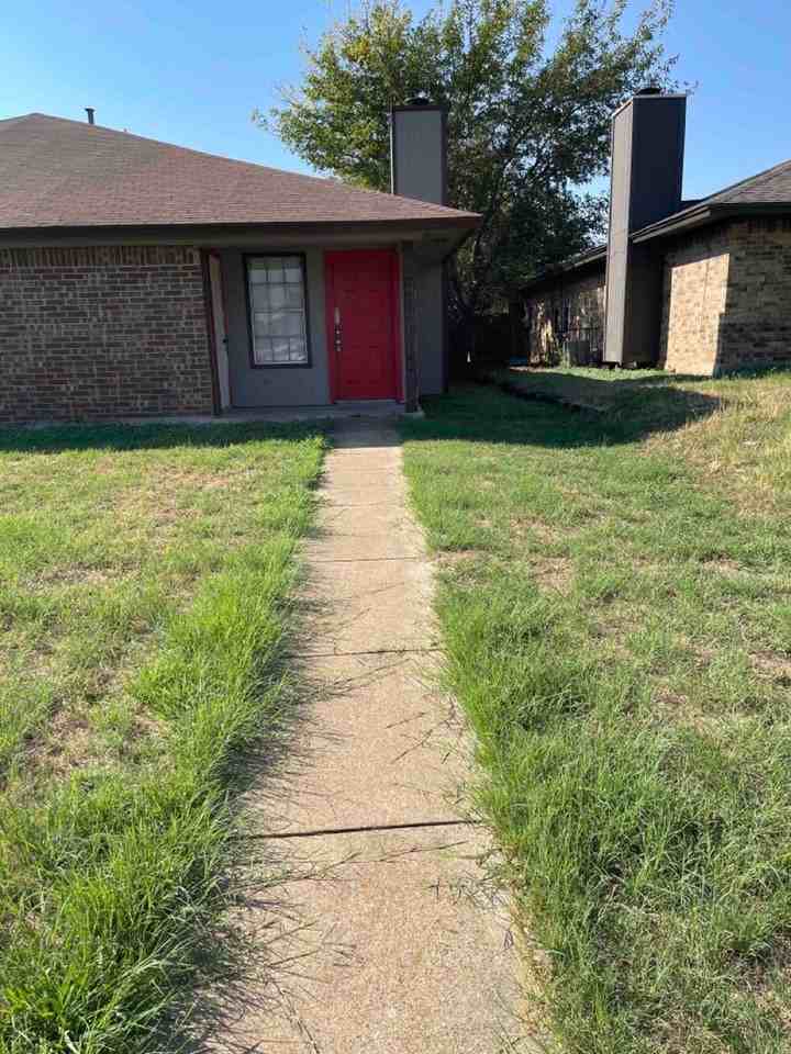 3424 Heritage Ln - Photo 2 of 14